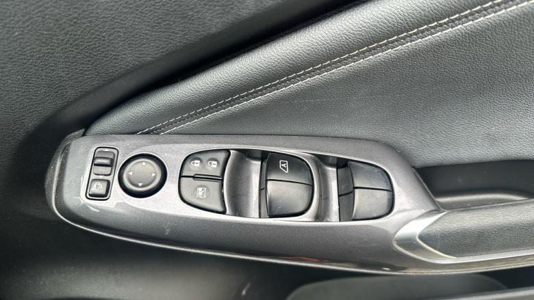 Nissan Juke 1.0 DiG-T 114 Tekna 5dr Petrol Hatchback